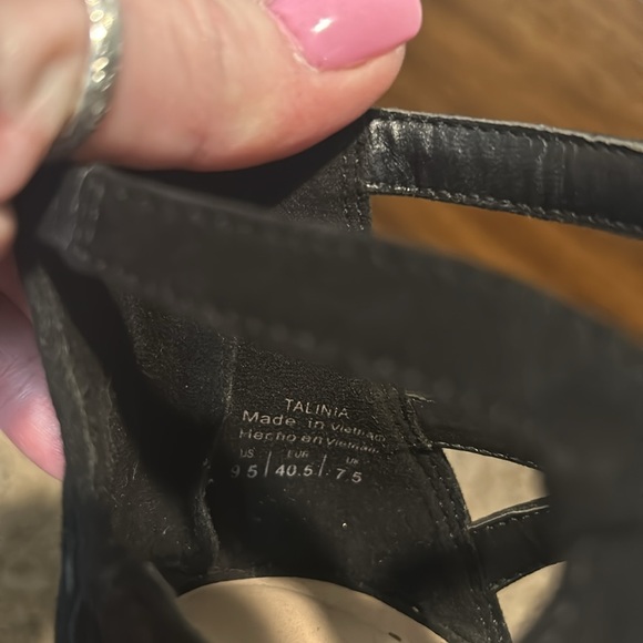 Kelly & Katie Strappy Heels w/ Zipper in Back - Picture 9 of 9